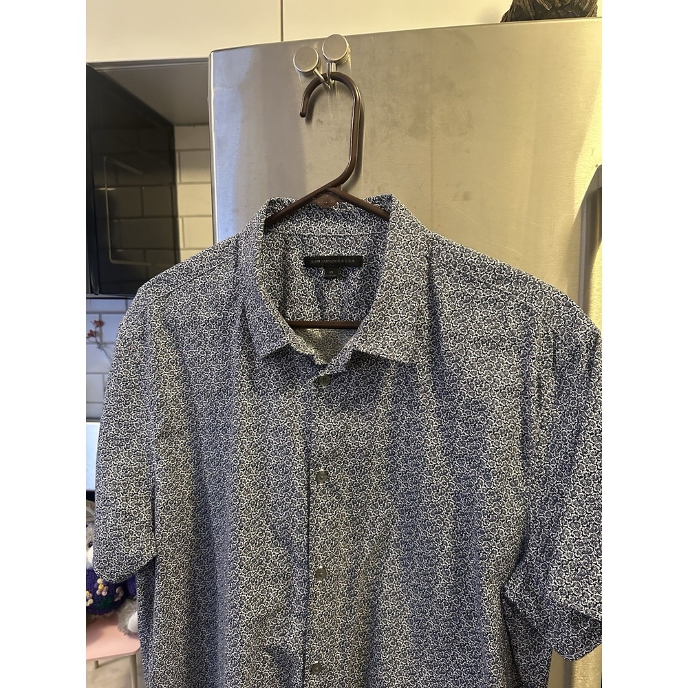 John Varvatos Men's Short Sleeve Casual Button Down Sz XL, Subtle Floral Pattern
